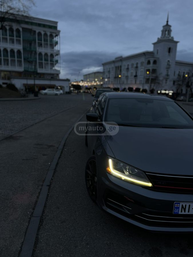Volkswagen Jetta 2015 — photo 2