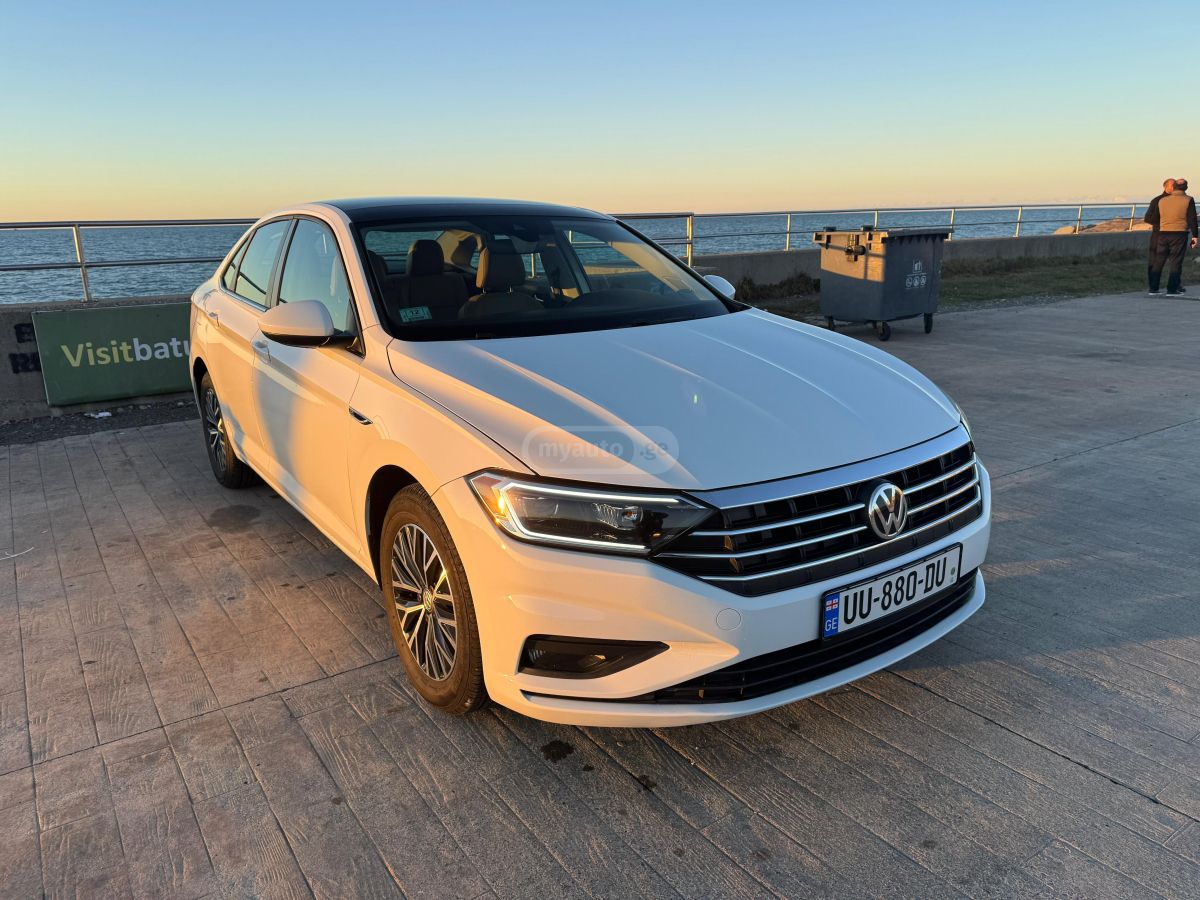 Volkswagen Jetta 2019 — photo 2