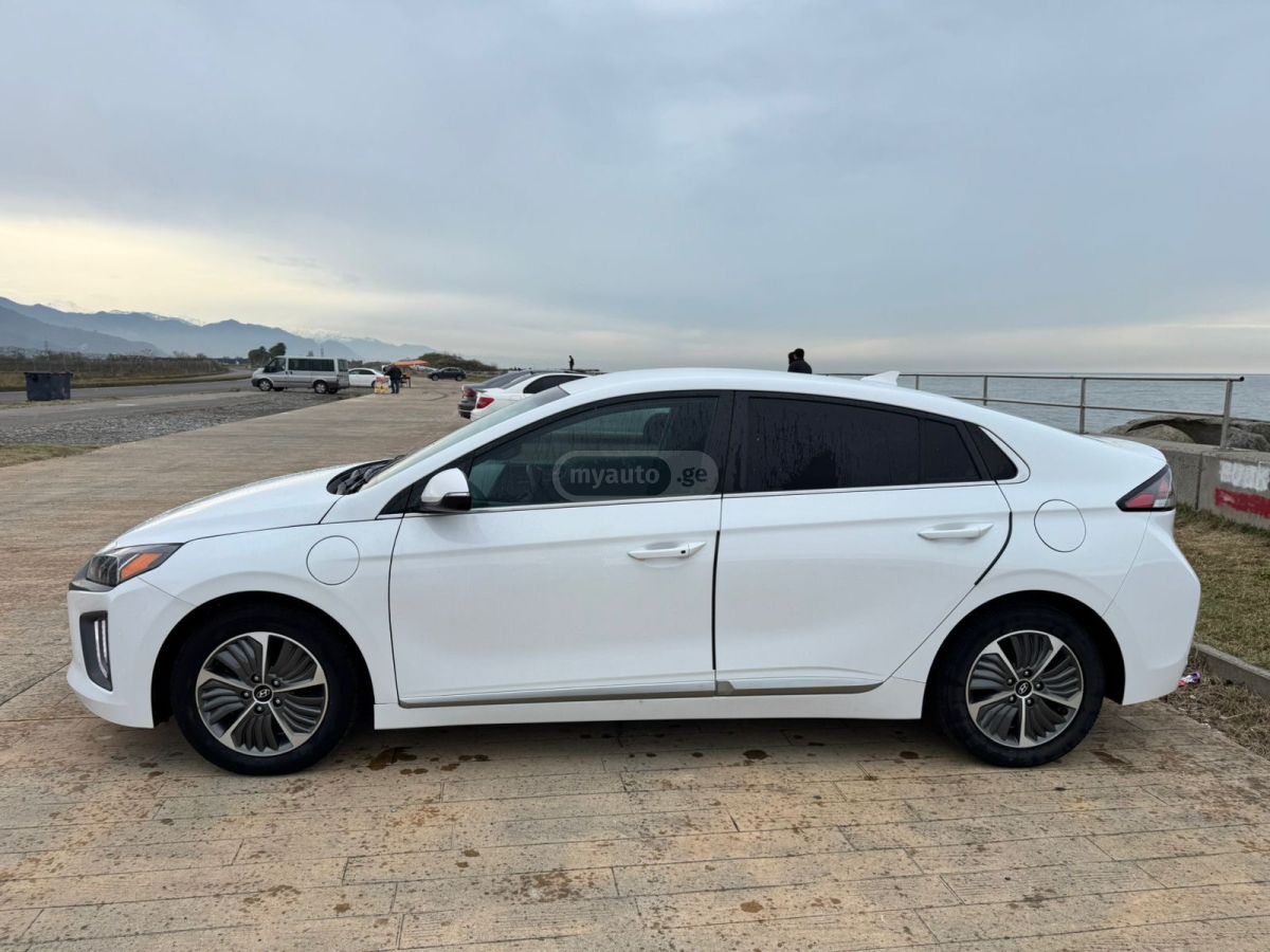 Hyundai Ioniq 2020 — photo 2
