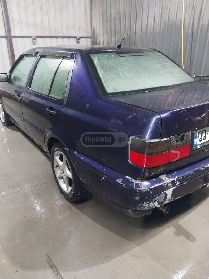 Volkswagen Vento 1994 — photo 2