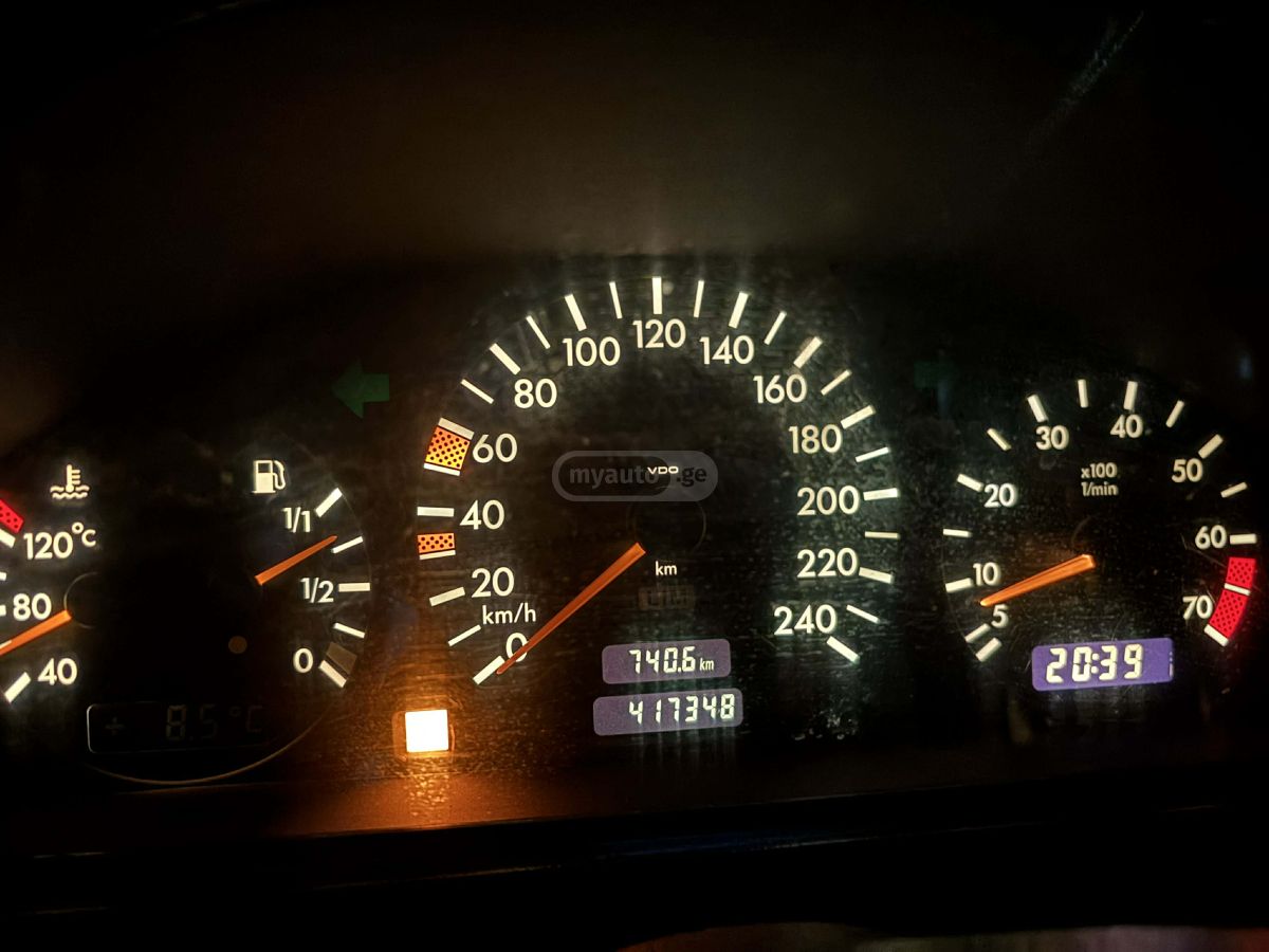 Mercedes-Benz C 180