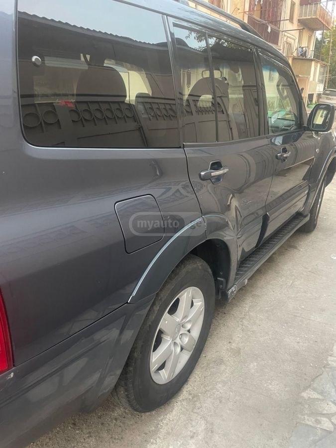 Mitsubishi Montero 2005 — photo 2