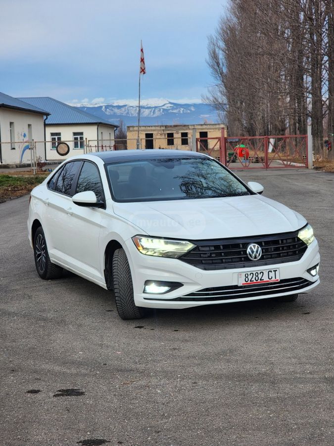 Volkswagen Jetta 2019 — photo 2