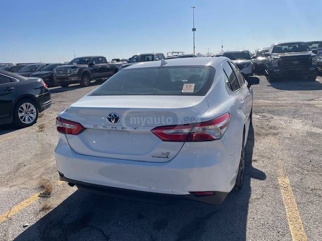 Toyota Camry 2019 — photo 2