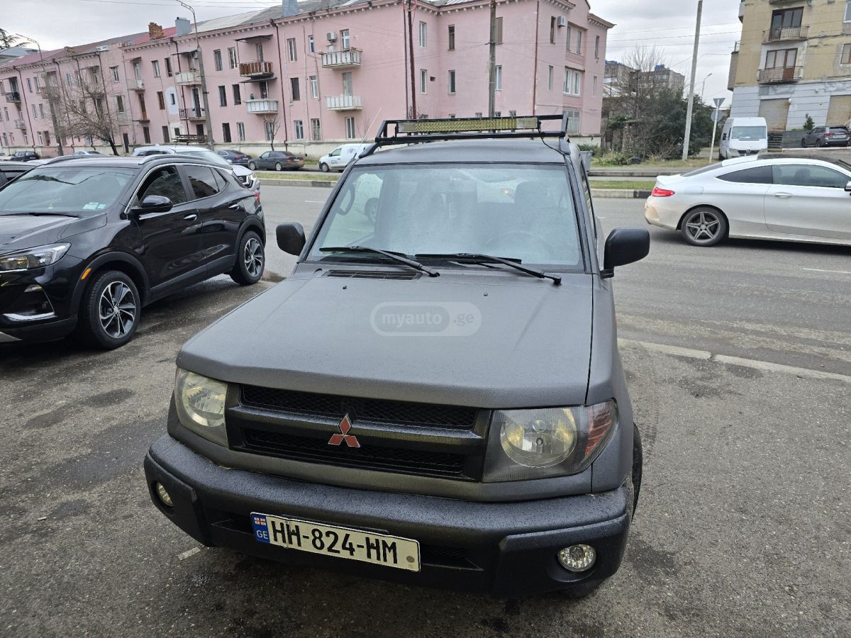 Mitsubishi Pajero IO 1999 — photo 2