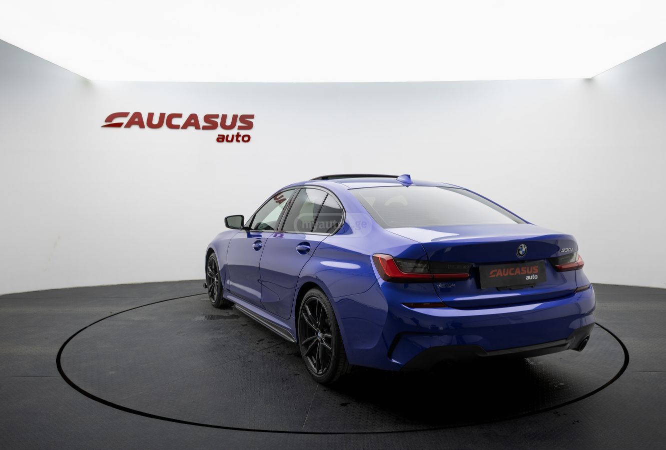 BMW 330 2021 — photo 2