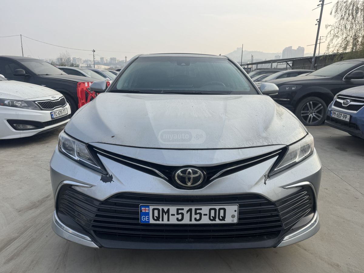 Toyota Camry 2020 — photo 2