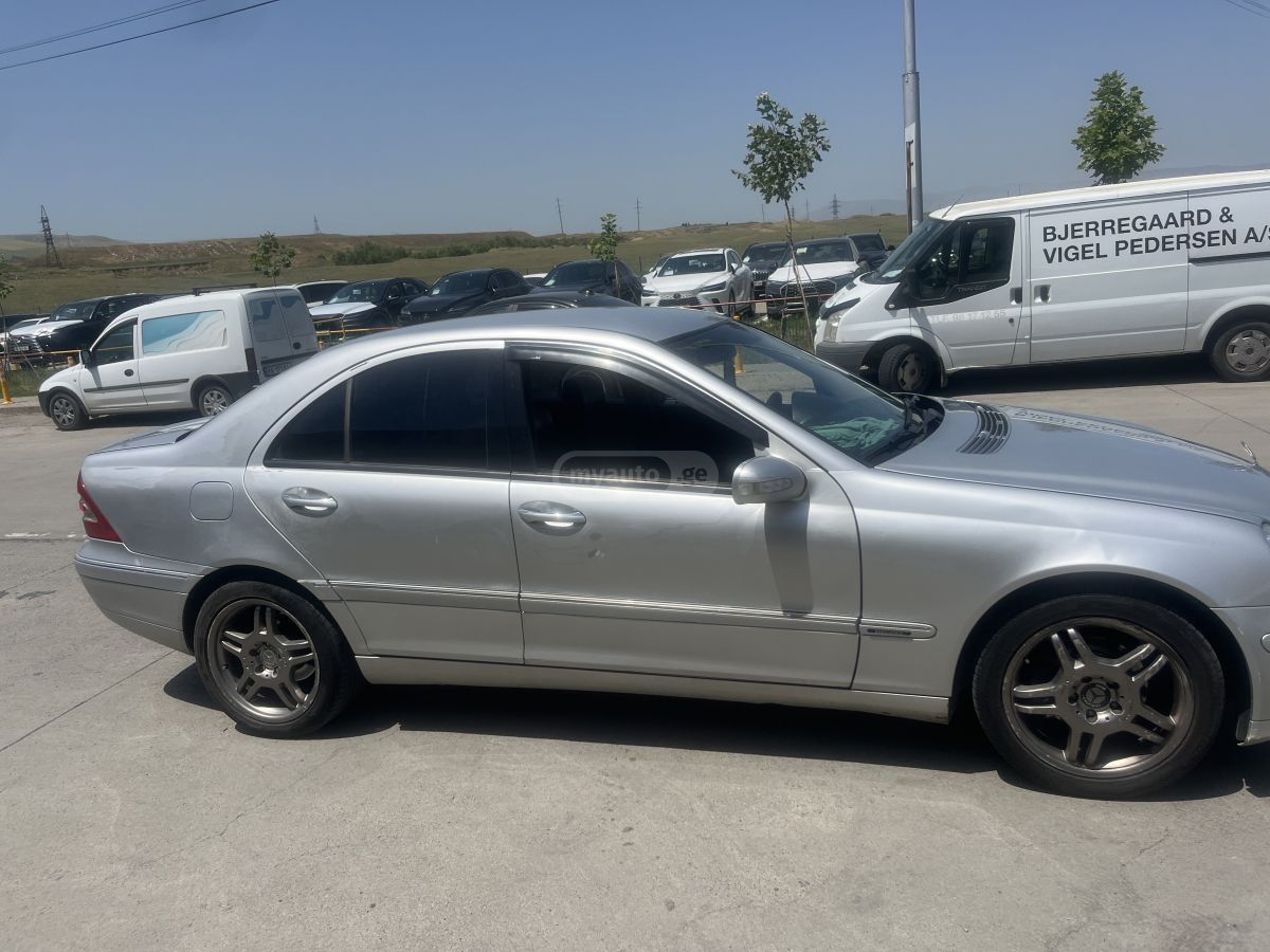 Mercedes-Benz C 200