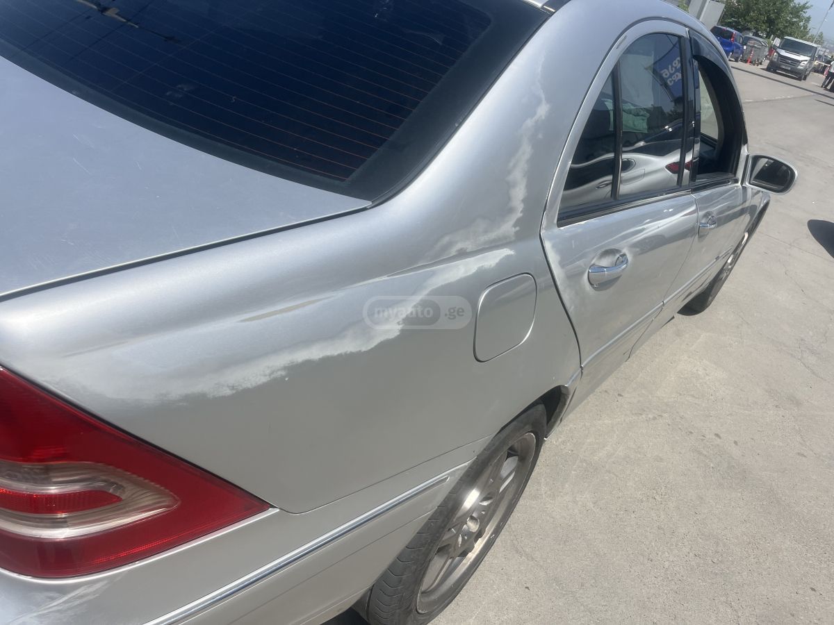 Mercedes-Benz C 200 2001 — photo 2