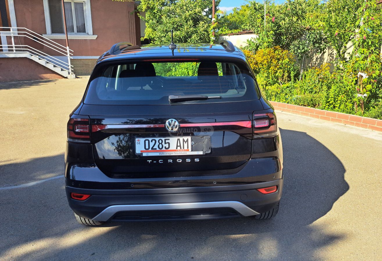 Volkswagen T-Roc 2019 — photo 2