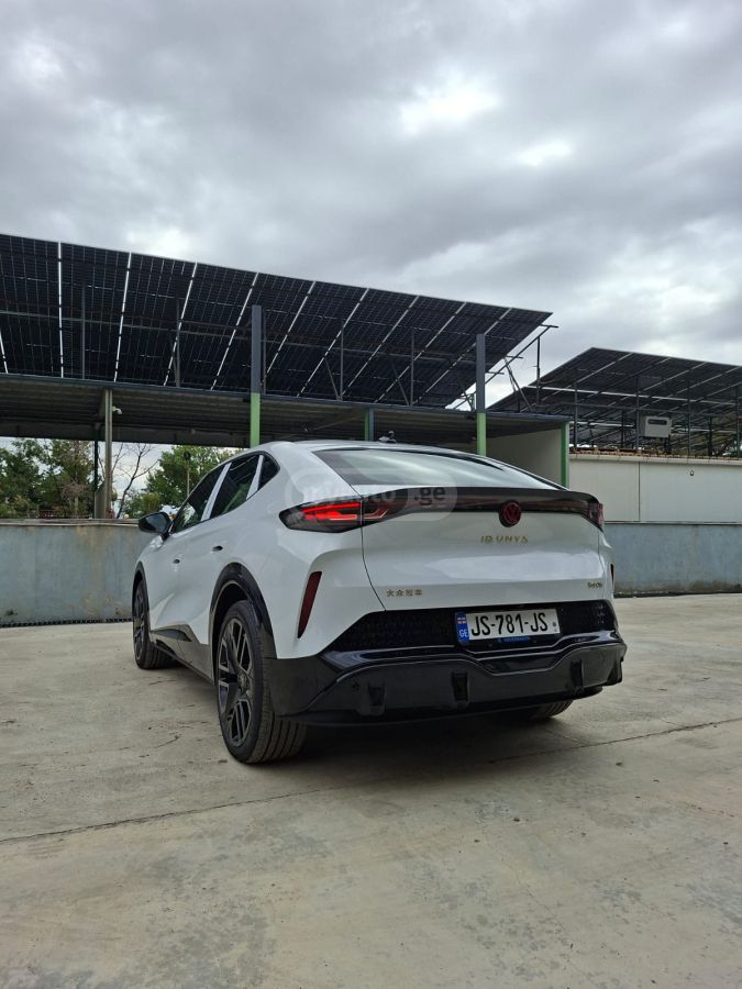 Volkswagen ID. Unyx 2025 — photo 2