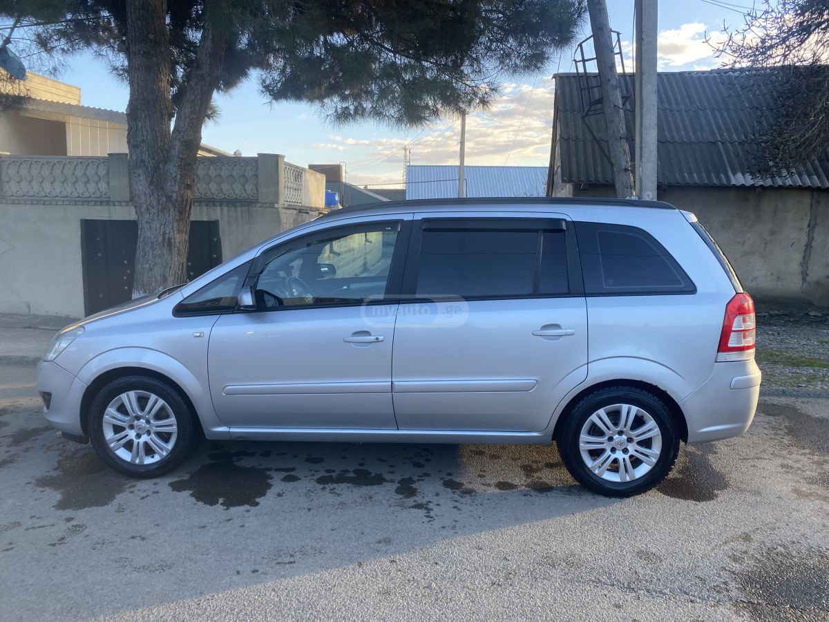 Opel Zafira 2008 — photo 2