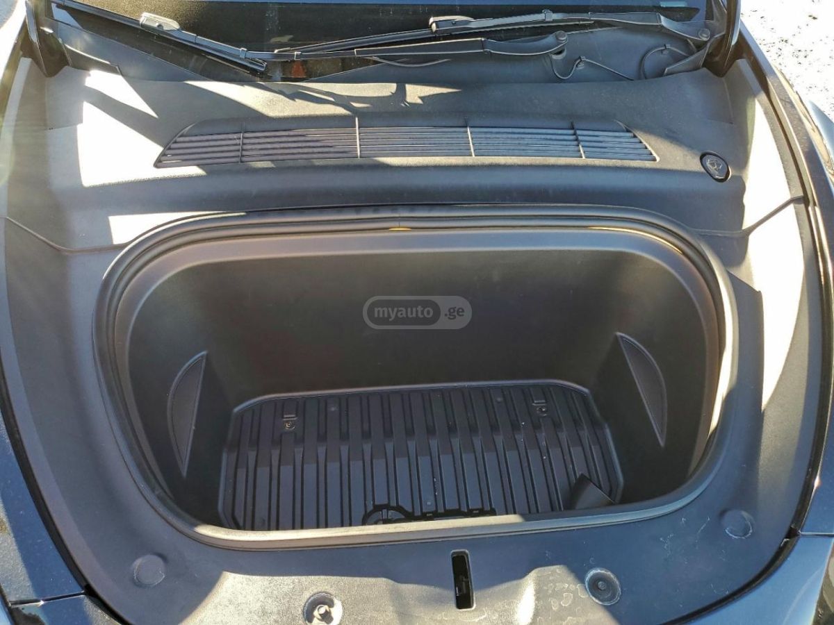 Tesla Model Y 2022 — photo 2
