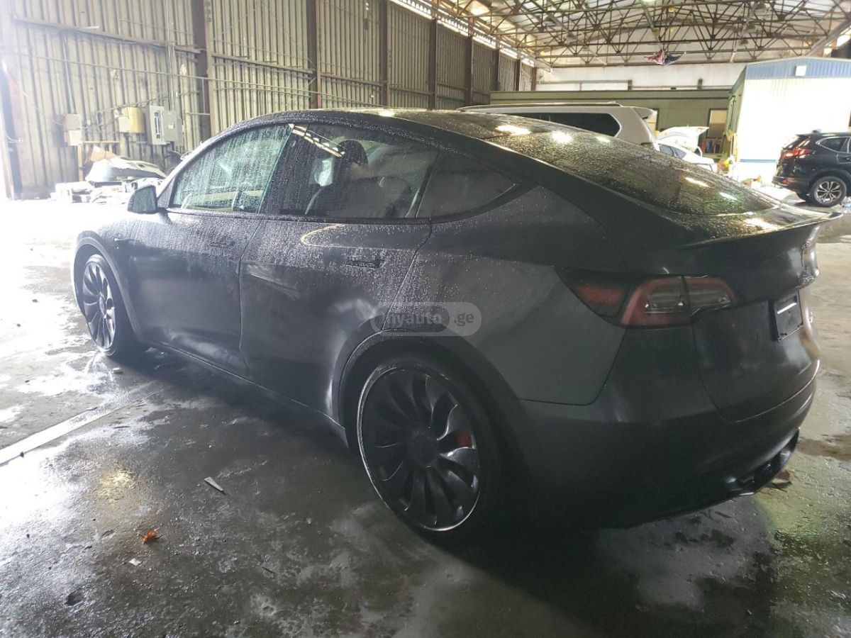 Tesla Model Y 2022 — photo 2