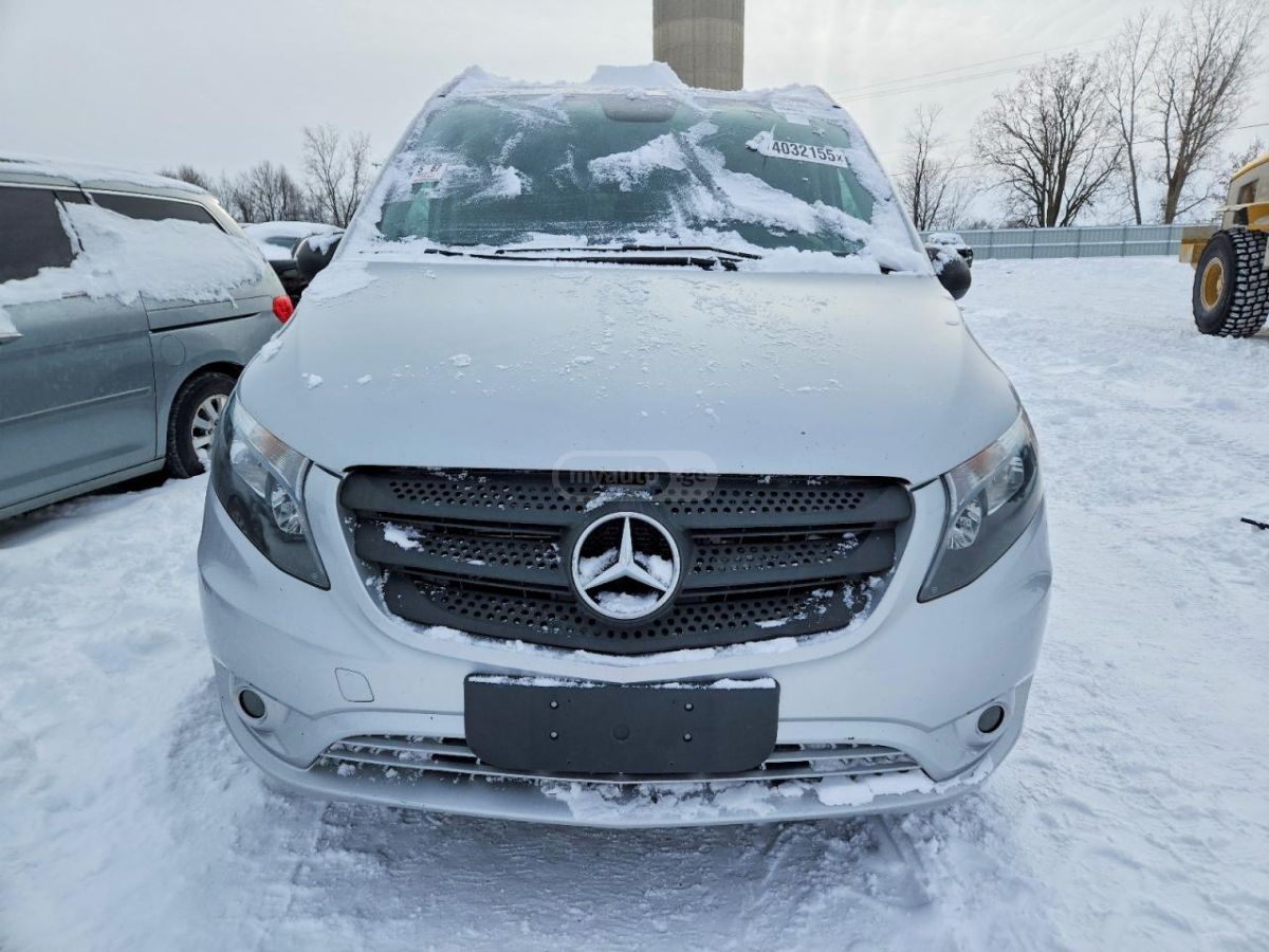 Mercedes-Benz Metris Passenger Van 2017 — photo 2