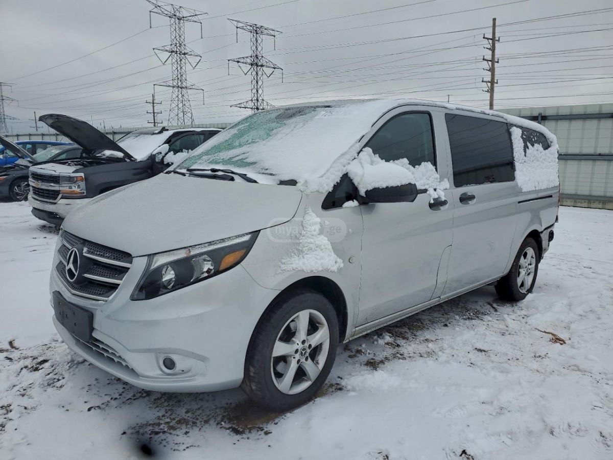 Mercedes-Benz Metris Passenger Van