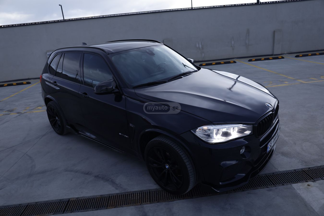 BMW X5 2018 — photo 2
