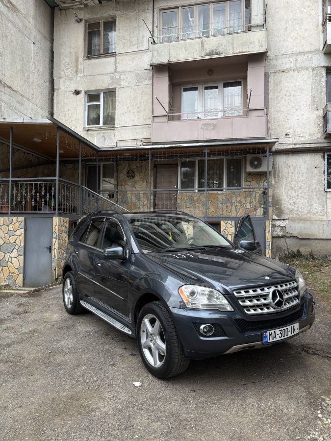 Mercedes-Benz ML 350 2011 — photo 2