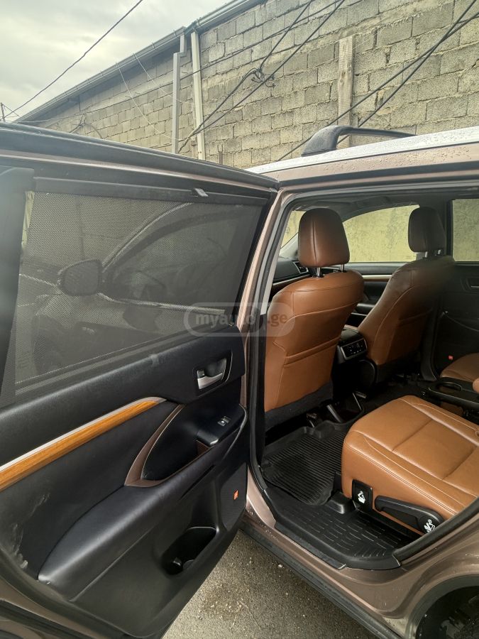 Toyota Highlander 2017 — photo 2
