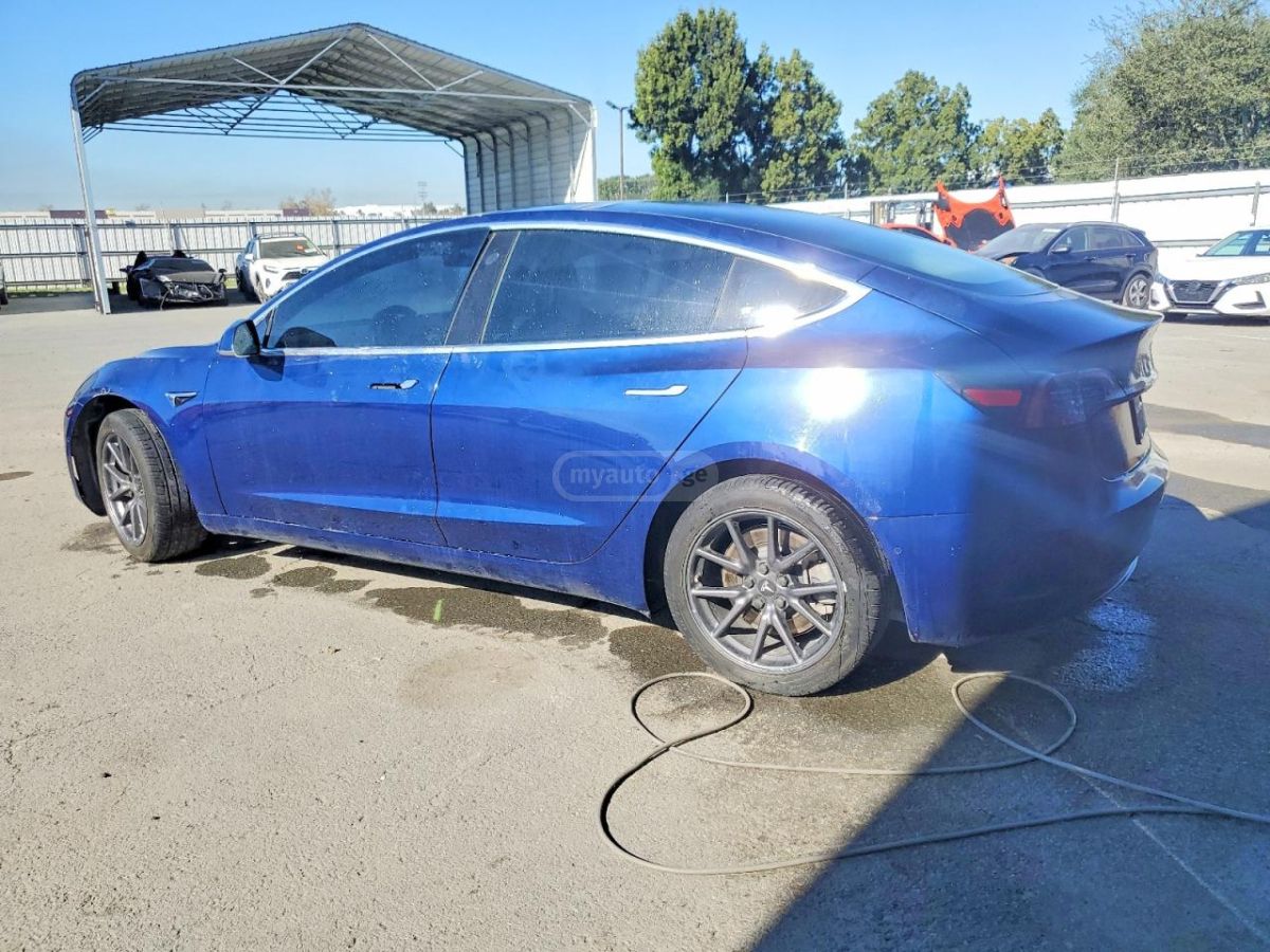 Tesla Model S 2019 — photo 2
