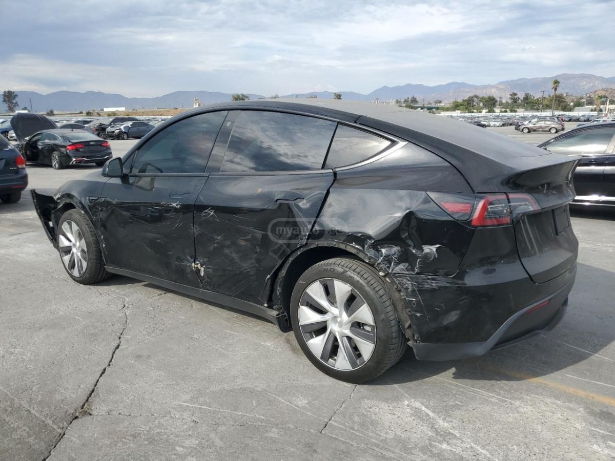 Tesla Model Y 2022 — photo 2