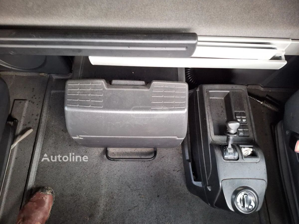 Isuzu TGX 2017 — photo 2