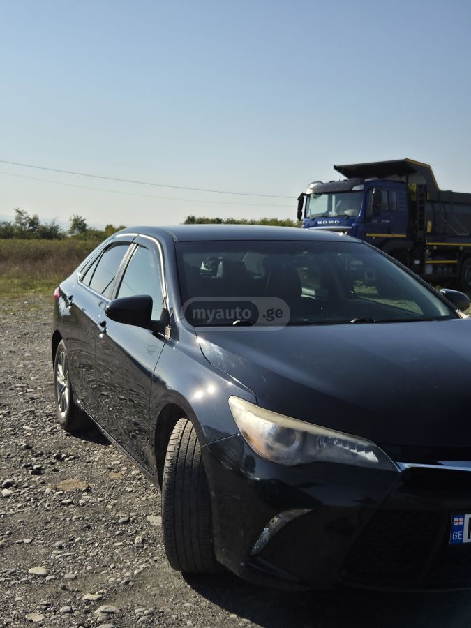 Toyota Camry 2017 — photo 2