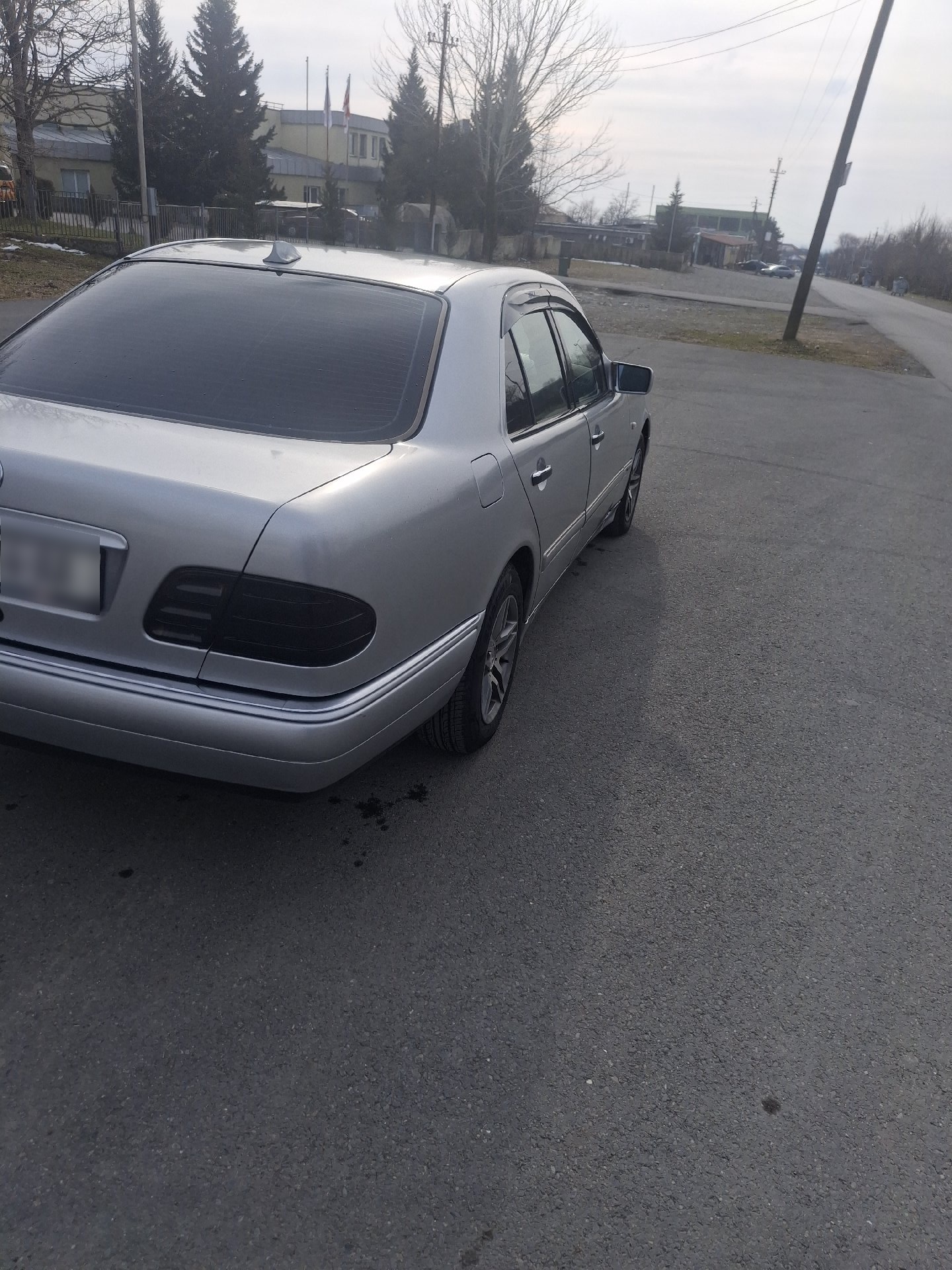 Mercedes-Benz E 210 1998 — photo 2