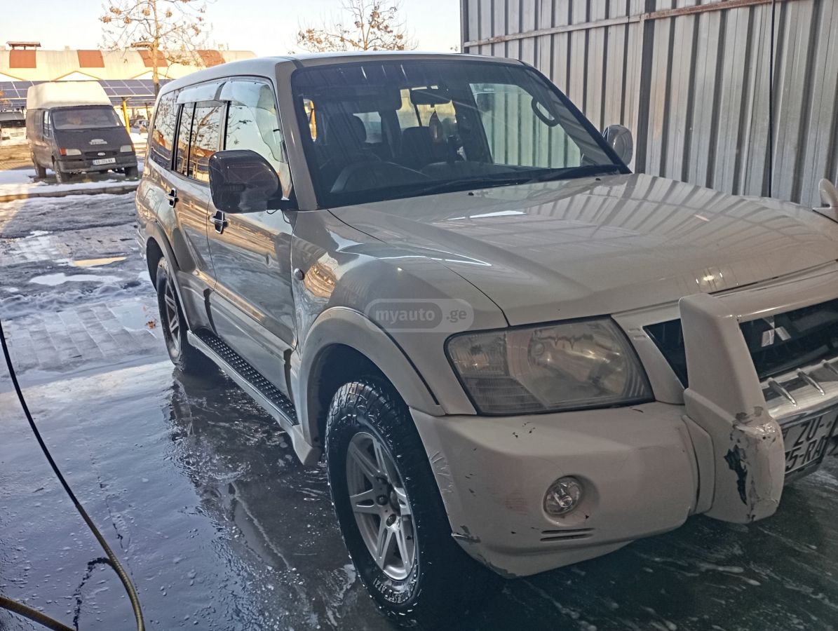 Mitsubishi Montero 2002 — photo 2
