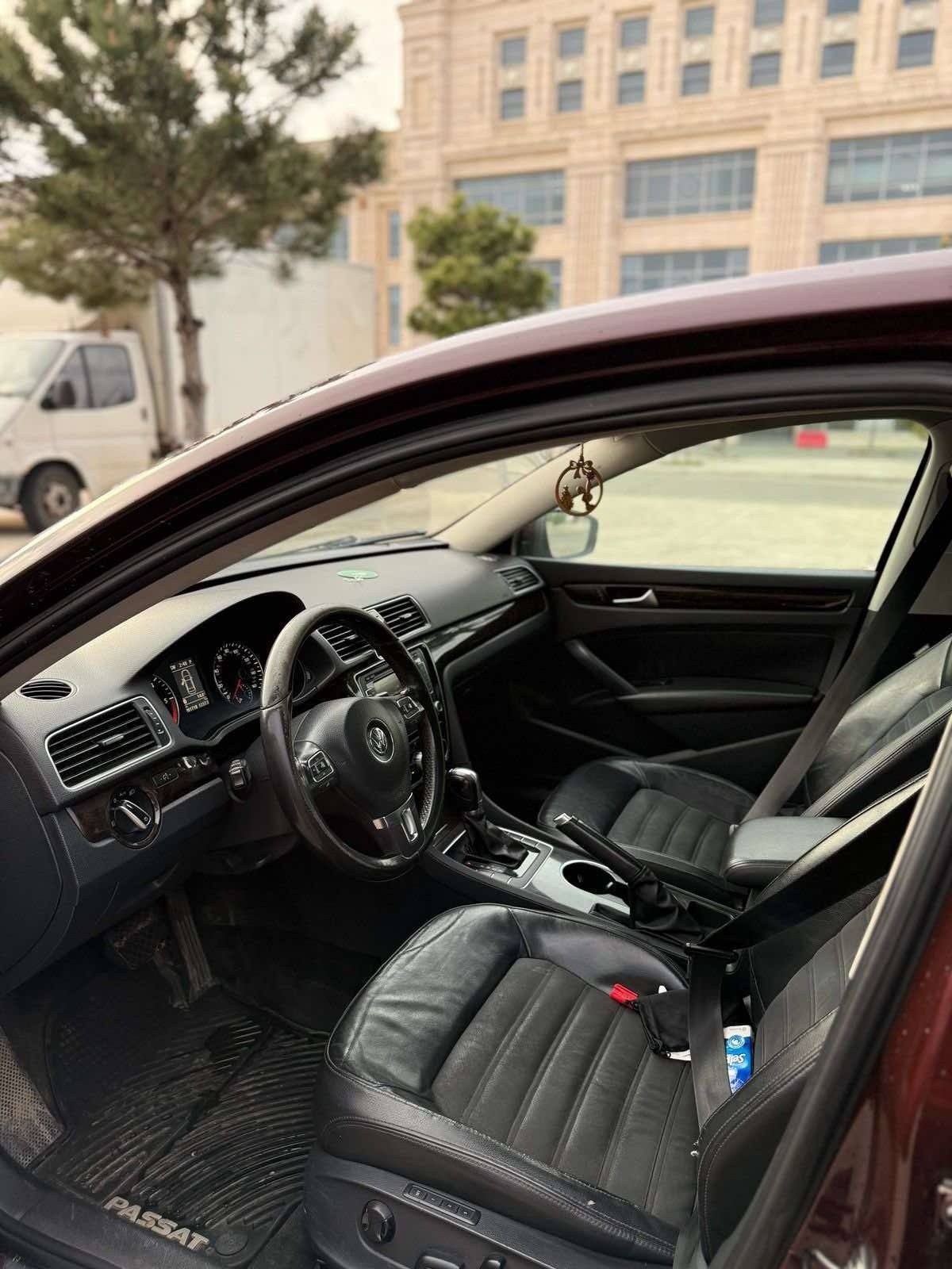 Volkswagen Passat 2013 — photo 2