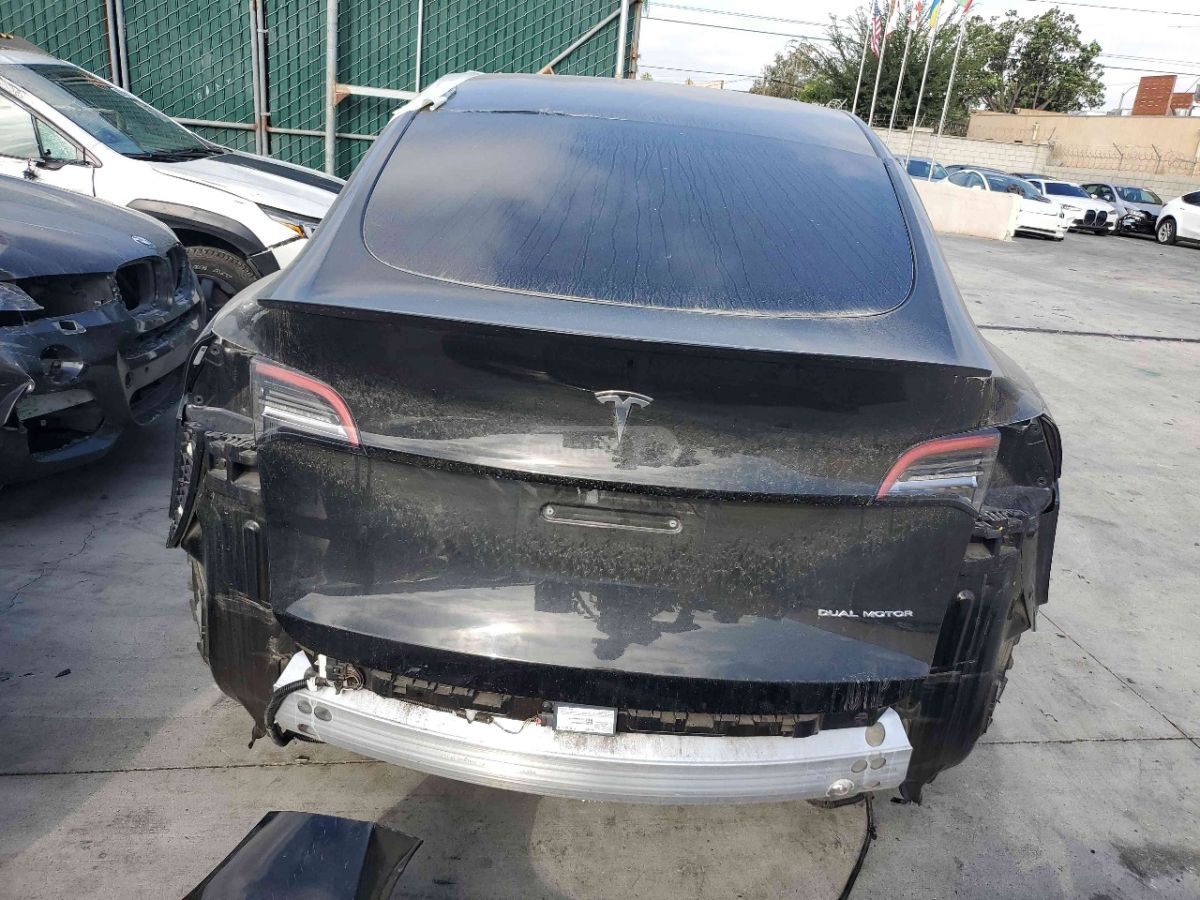 Tesla Model Y 2021 — photo 2