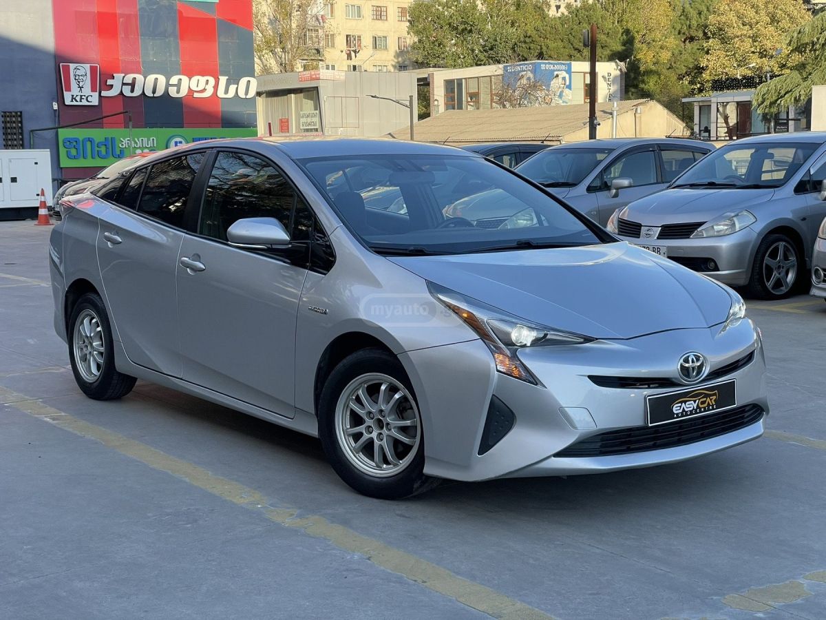 Toyota Prius 2017 — photo 2