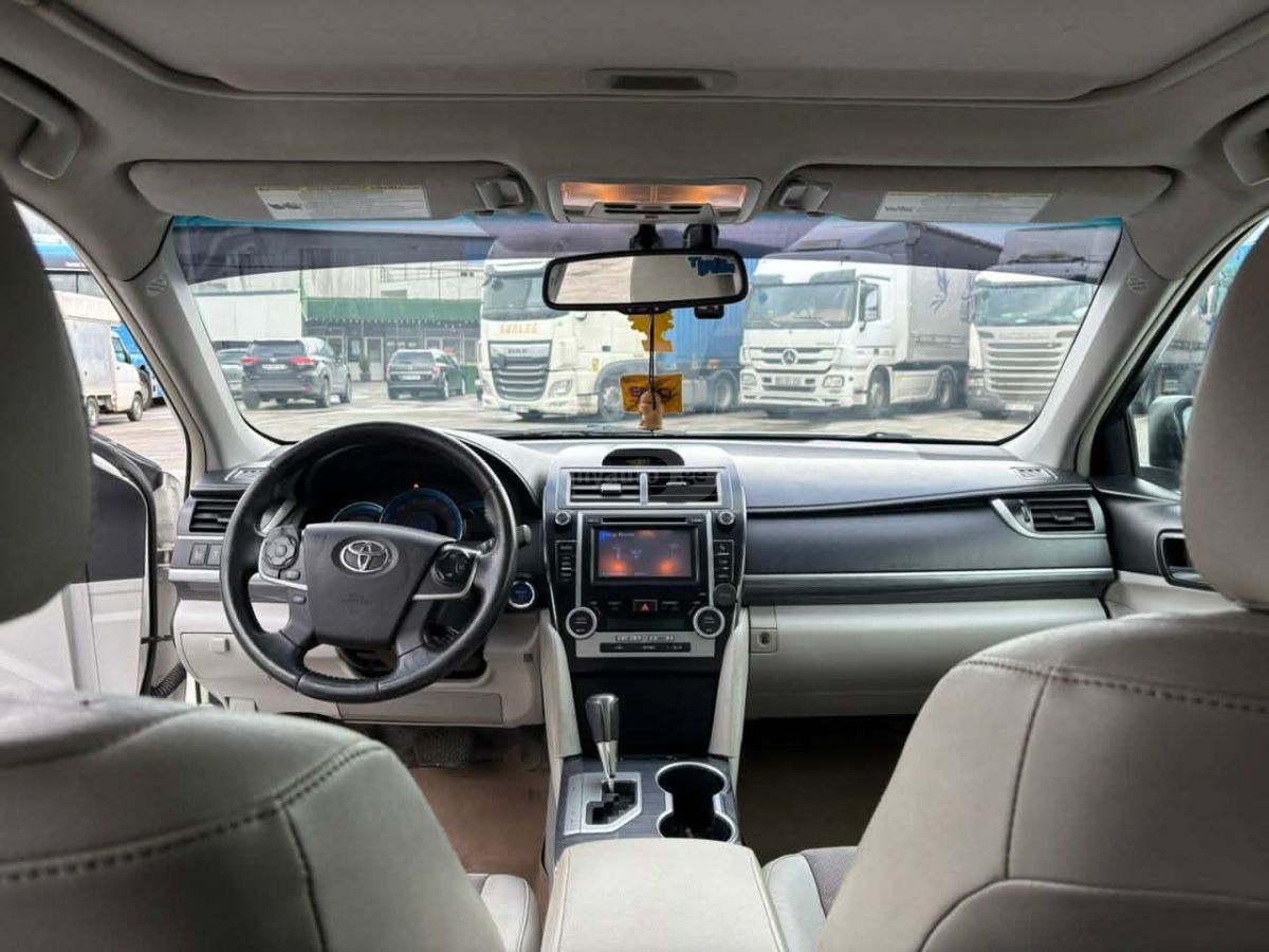 Toyota Camry 2013 — photo 2
