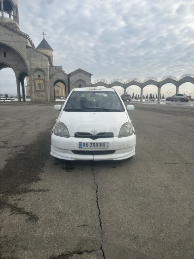 Toyota Vitz 2000 — photo 2