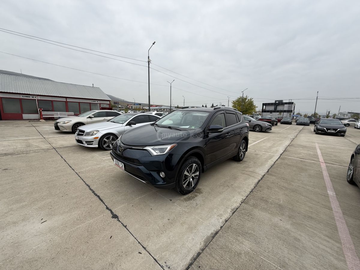 Toyota RAV 4 2018 — photo 2