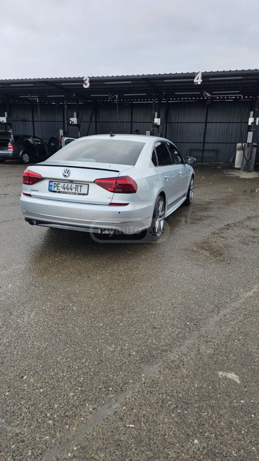 Volkswagen Passat 2018 — photo 2