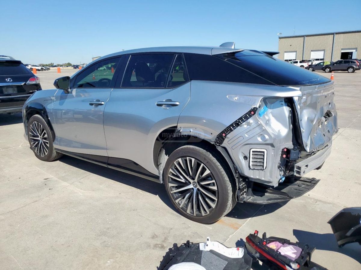 Lexus RZ 450e 2024 — photo 2