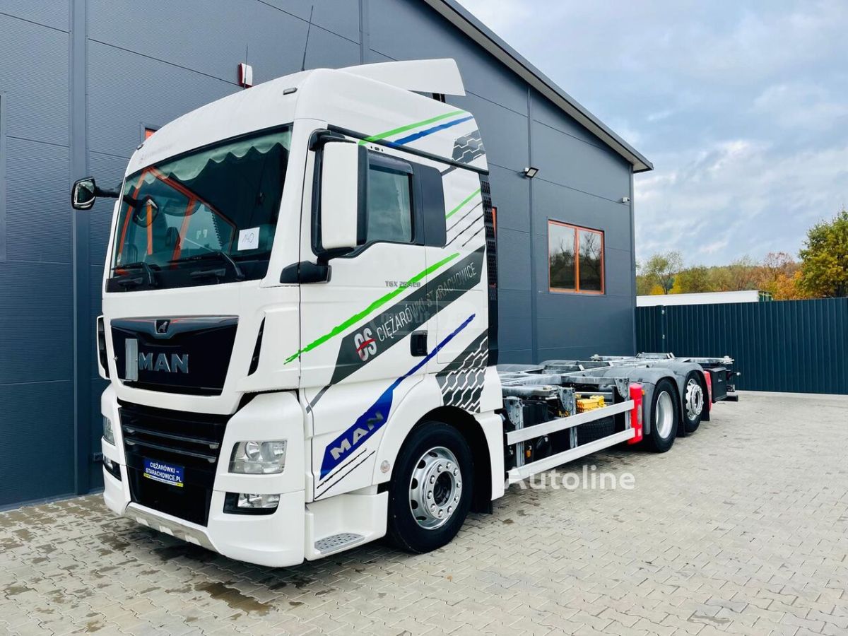Isuzu TGX