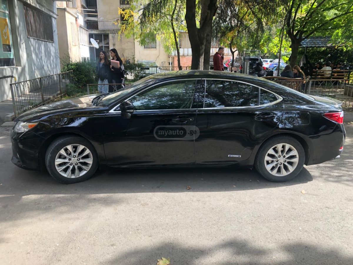 Lexus ES 300 2012 — photo 2
