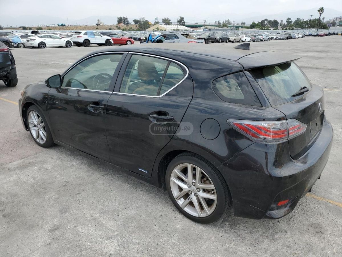 Lexus CT 200 h 2015 — photo 2