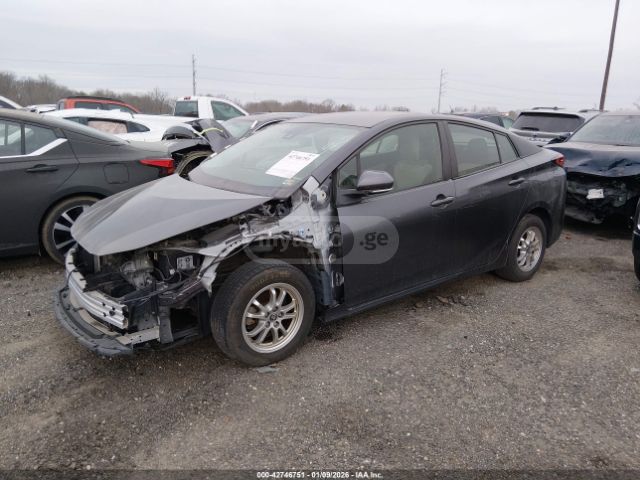 Toyota Prius 2019 — photo 2