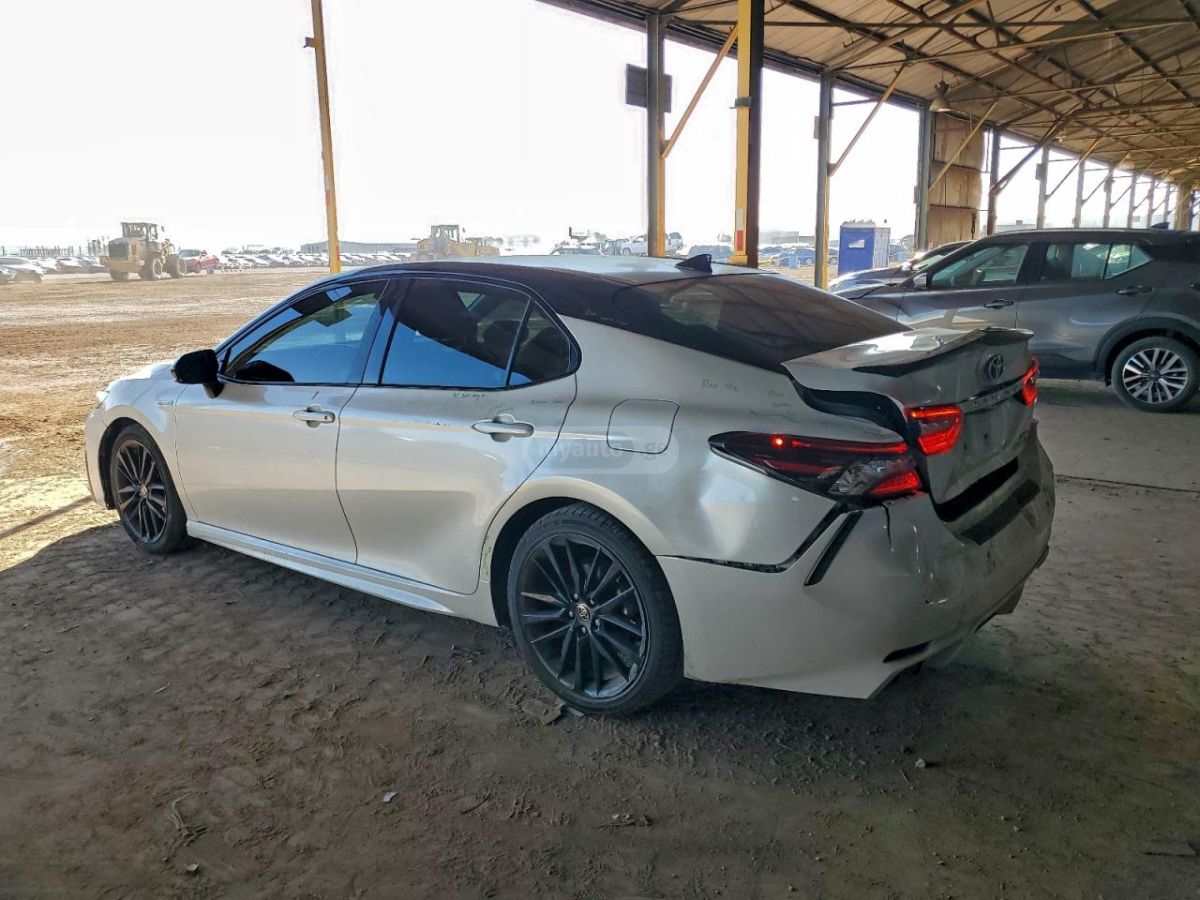 Toyota Camry 2021 — photo 2
