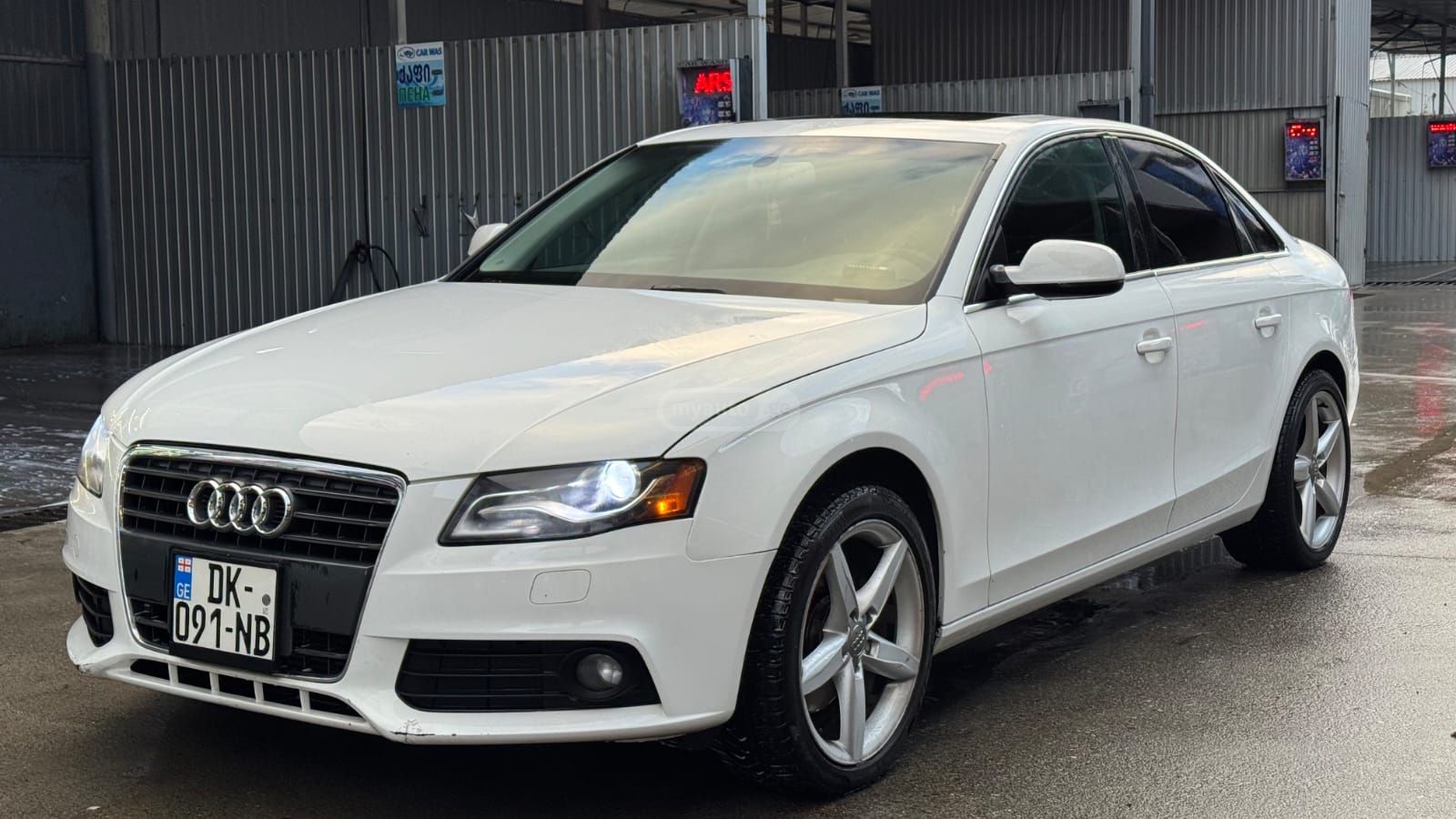 Audi A4 2010 — photo 2