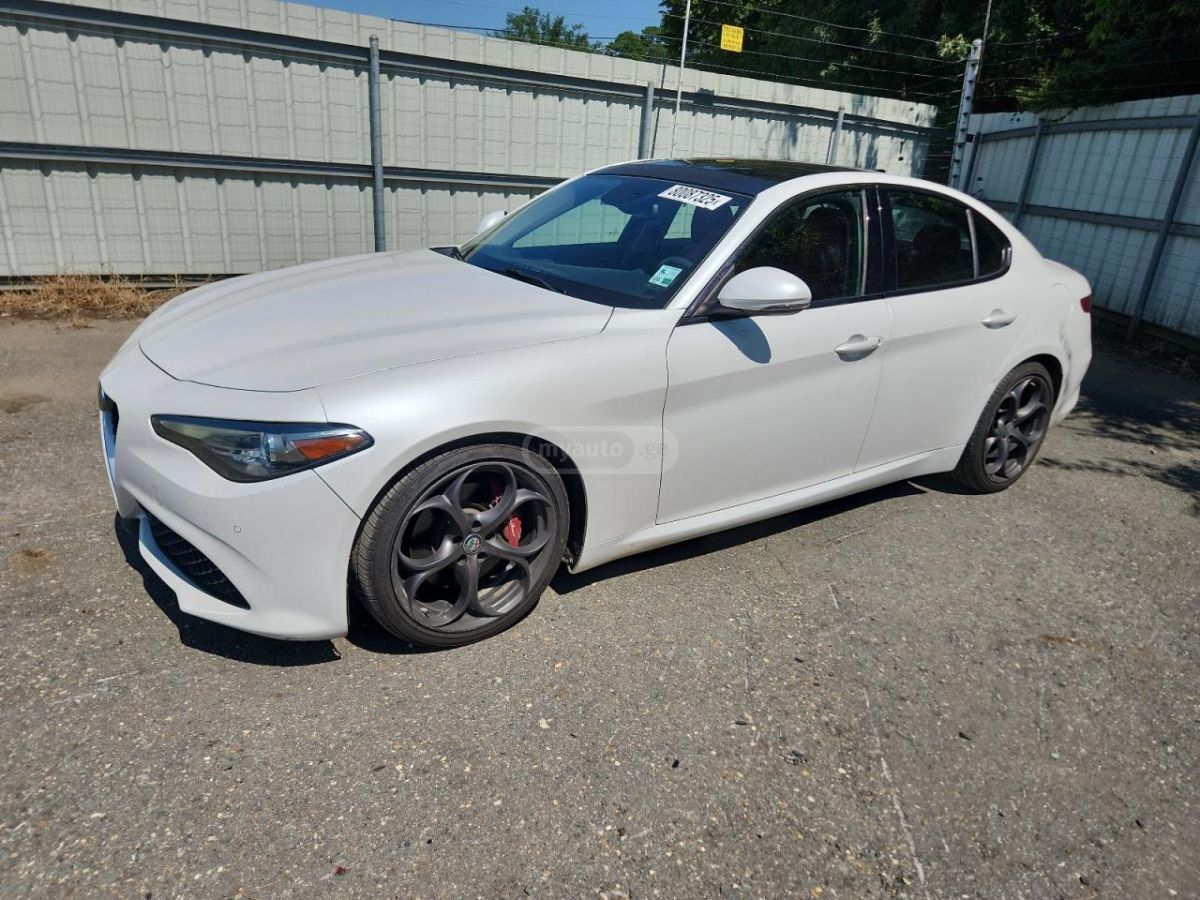 Alfa Romeo Giulia 2017 — photo 2