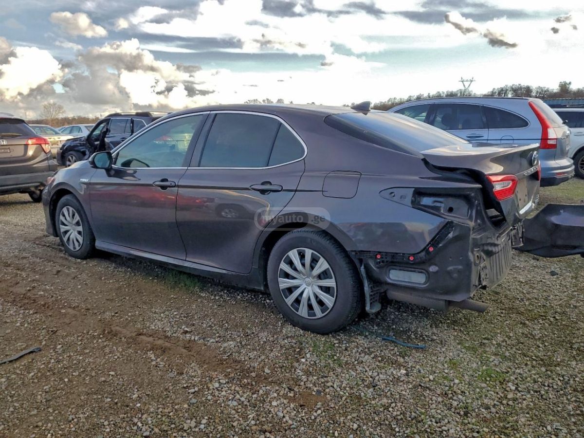 Toyota Camry 2019 — photo 2
