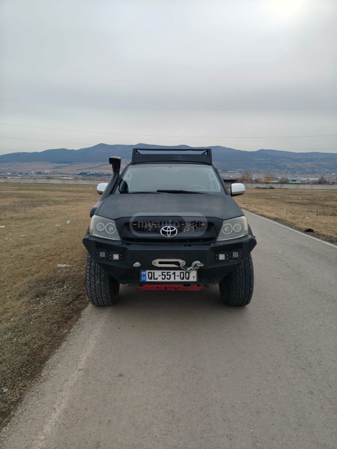 Toyota Hilux 2006 — photo 2