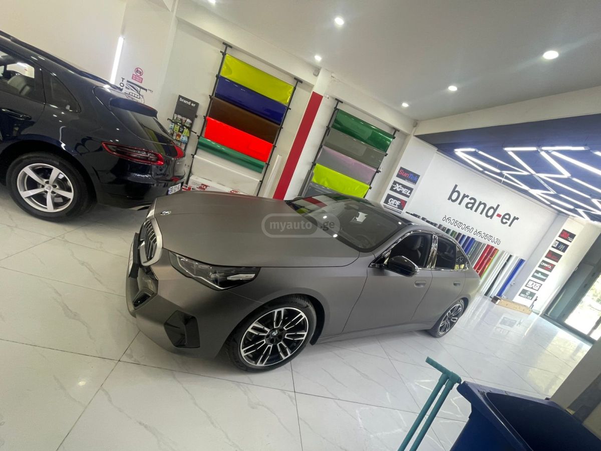 BMW 520 2024 — photo 2