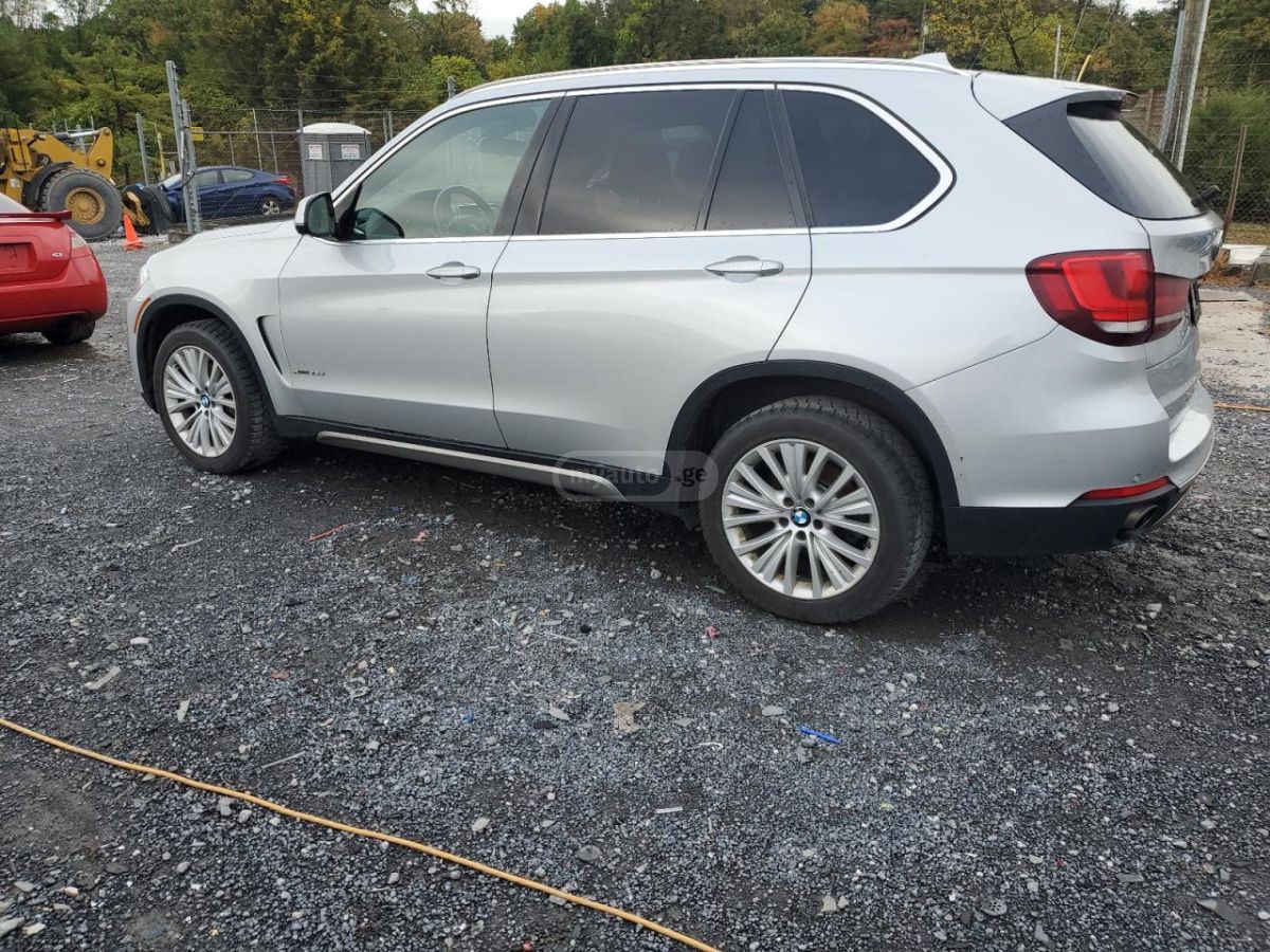 BMW X5 2017 — photo 2
