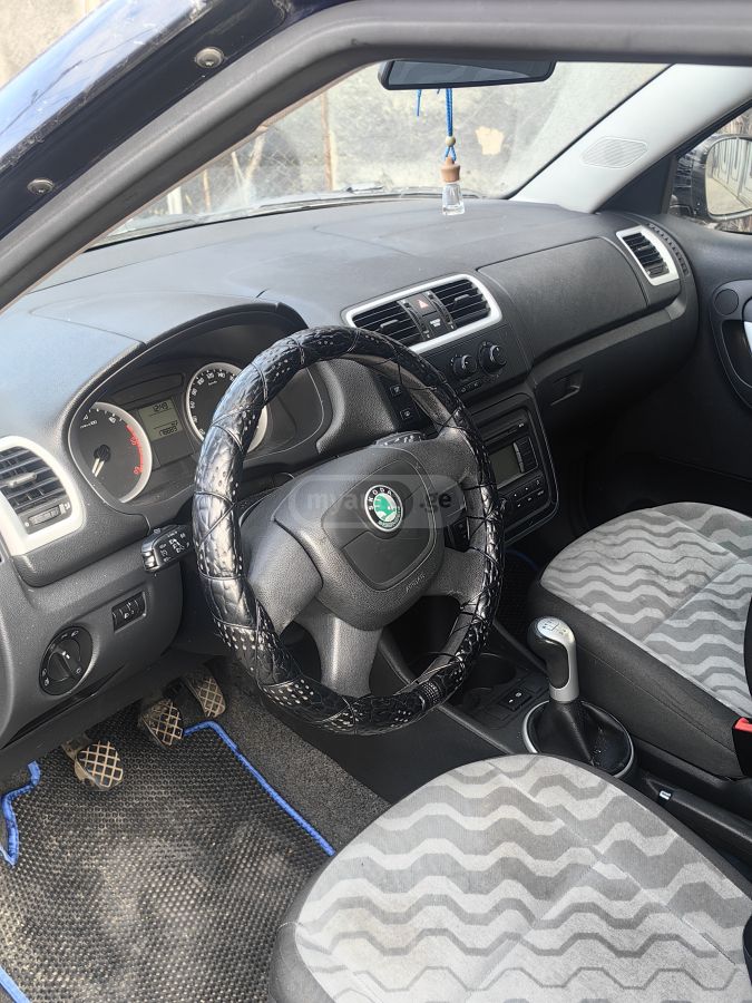 Skoda Fabia 2009 — photo 2