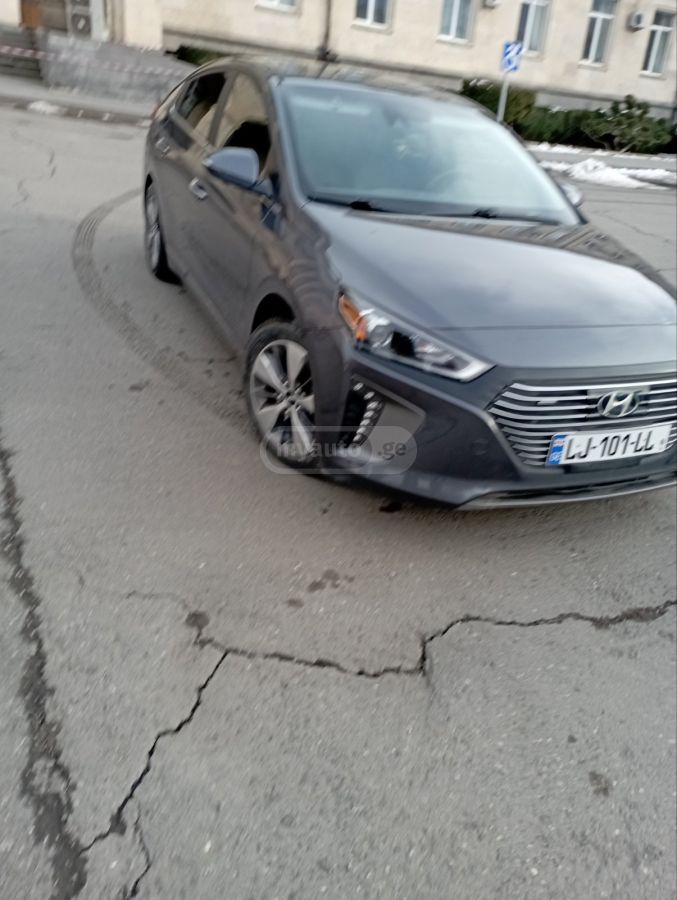 Hyundai Ioniq 2019 — photo 2